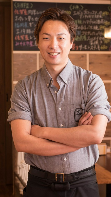 八尋　鉄平 氏
