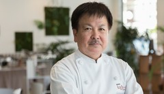 上里　良秀 氏