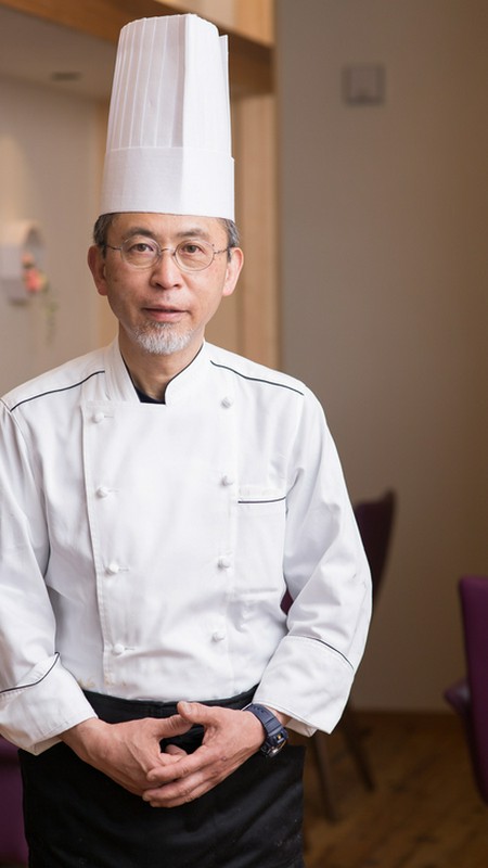 板花　芳博 氏