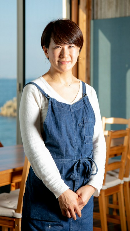 新井　成美 氏