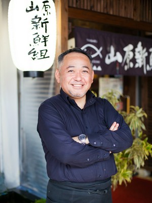 新里　和人 氏