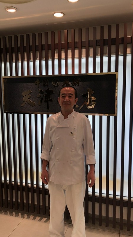 高　岩 氏