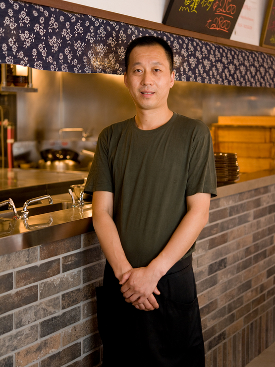 張　鋒 氏