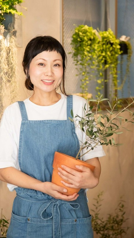 松重　千穂 氏