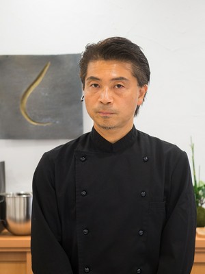 竿代　信也 氏