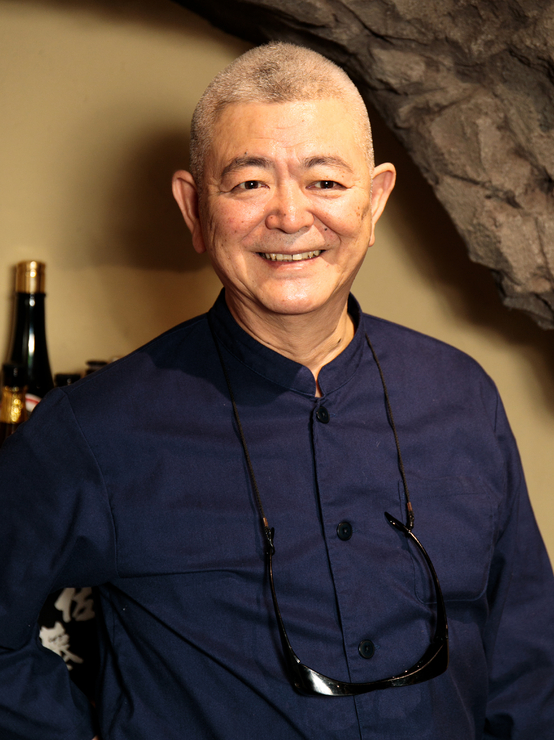 塚田　次雄 氏