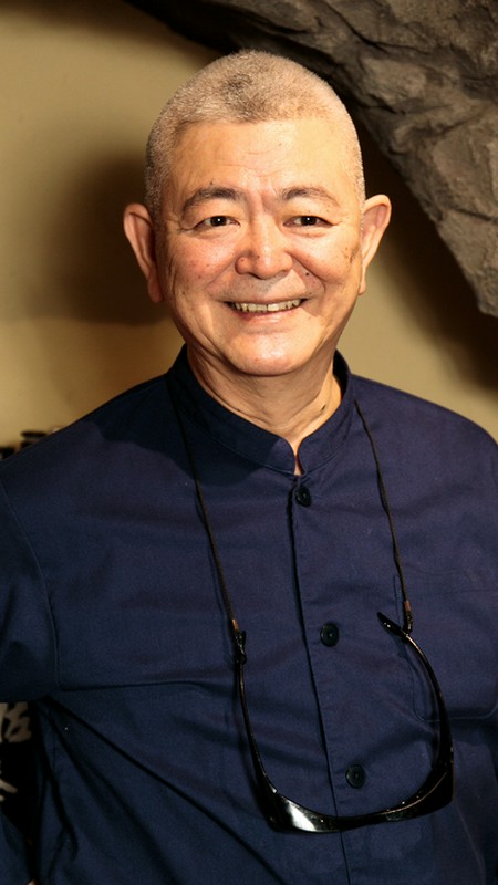 塚田　次雄 氏