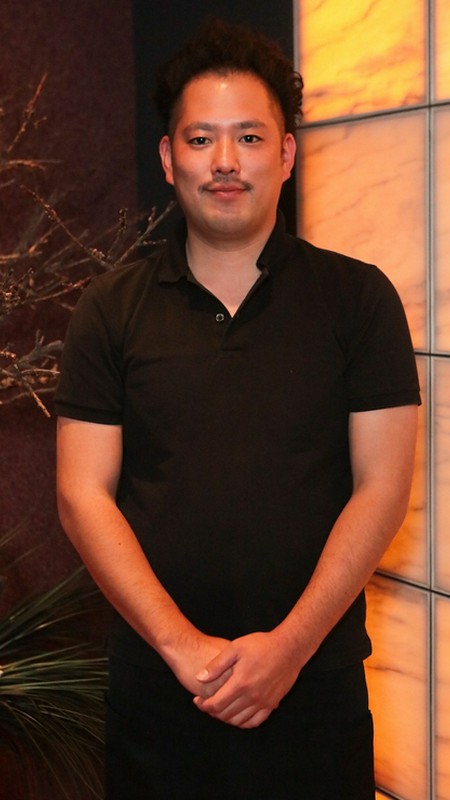 岡崎　誠 氏