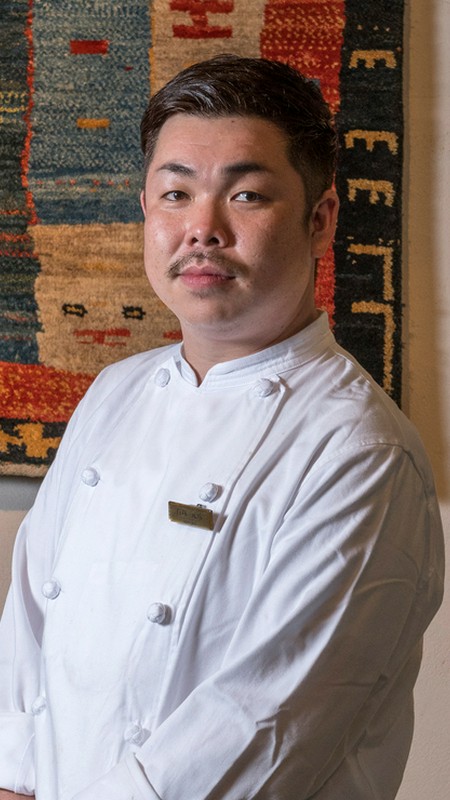 石塚　元彦 氏