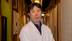 春名　健雄 氏