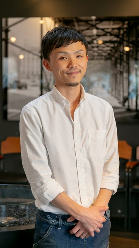 山岡　俊介 氏