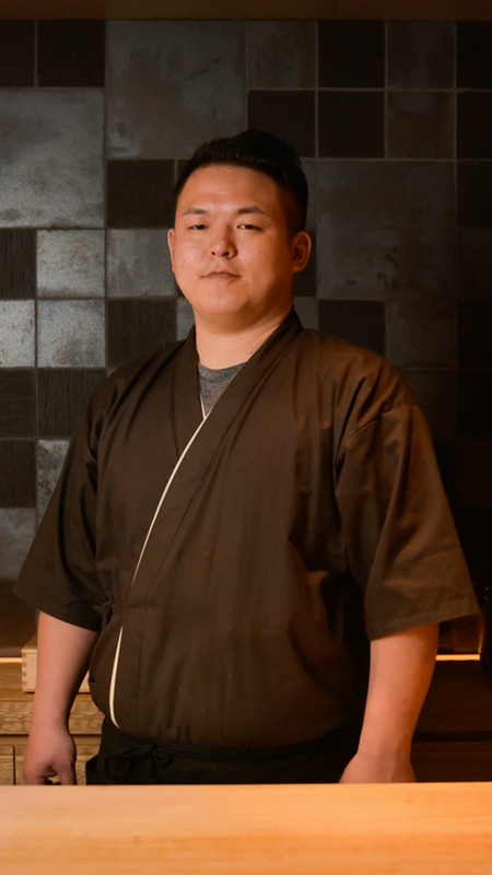 白山　洸 氏