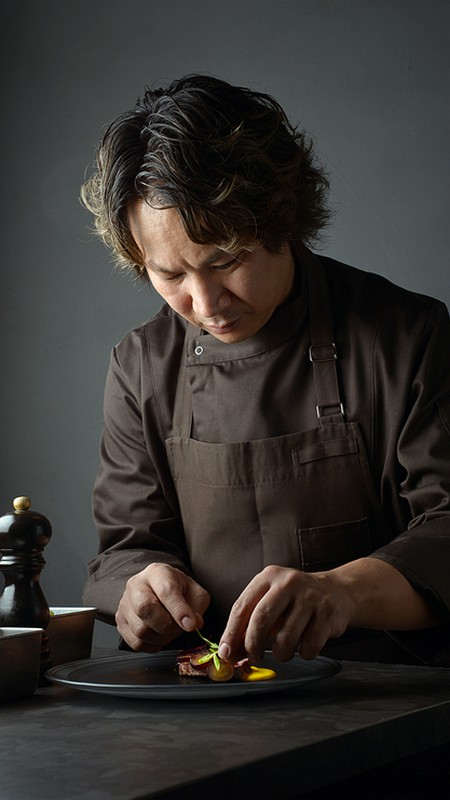 伴野　真穂呂 氏