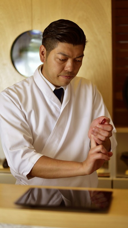 角野　維之 氏