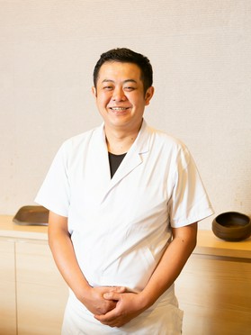 横田　三拡 氏