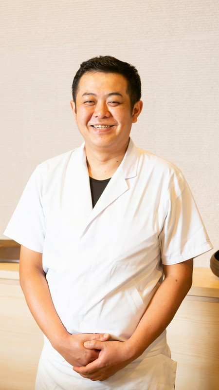 横田　三拡 氏