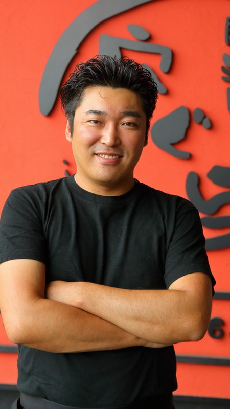 吉本　研一 氏