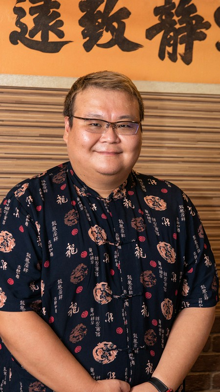 古月　東 氏