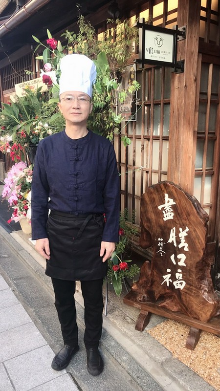 李　紅毅 氏