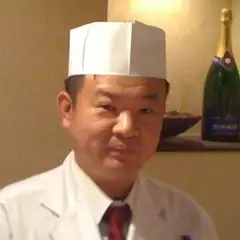 都築　宗孝 氏
