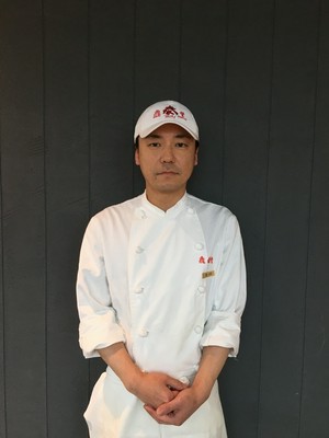 館　元明 氏