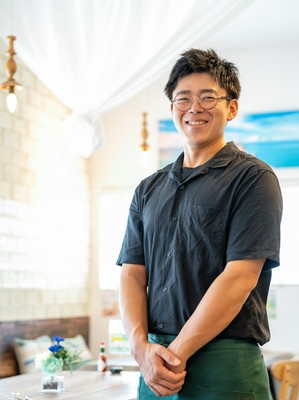信廣　祥希 氏