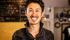江口　弘展 氏