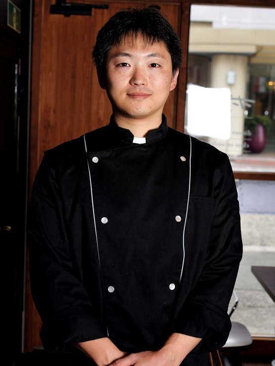 岩佐　優 氏