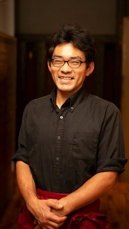 新盛　友宏 氏