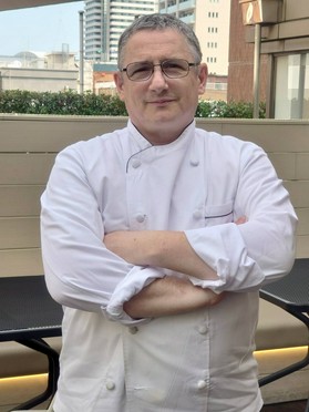 デクルーズ　エルヴェ 氏