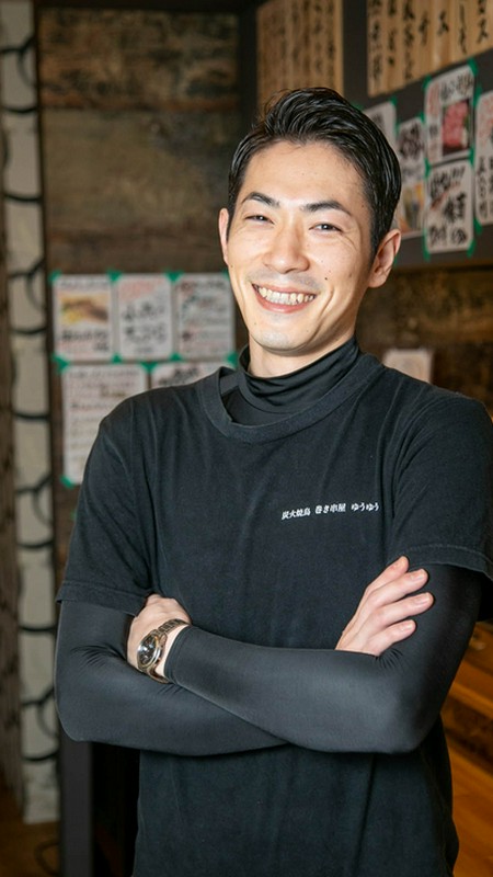 秋山　周 氏