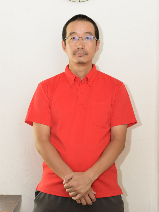 眞鍋　敢 氏