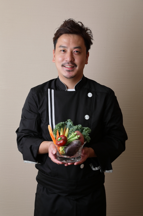石塚　立己 氏