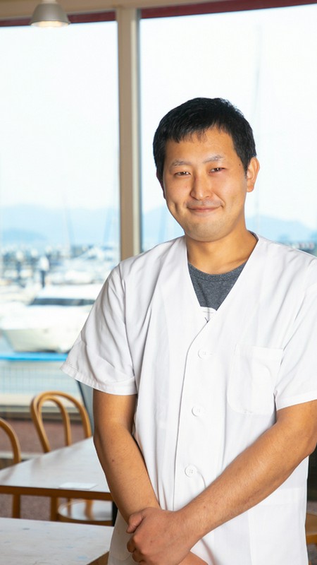 平　佳希 氏