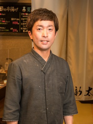 安達　敬太 氏