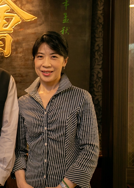 本間 氏
