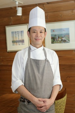秋田　順也 氏