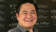 秦　弘之 氏