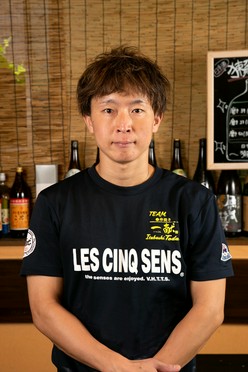 亀卦川　拓己 氏