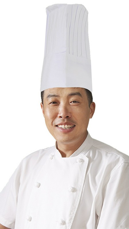 王　哲暉 氏