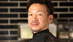 山本　敏晴 氏