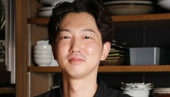 安達 信貴 氏