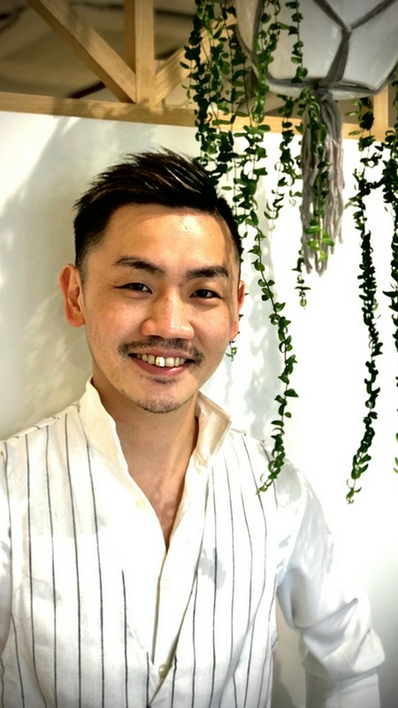 赤塚　賢治 氏