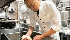 岡田　嘉宏 氏