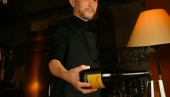 有家　俊之 氏