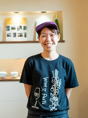 上條　唯 氏