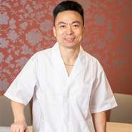 汪　新利 氏