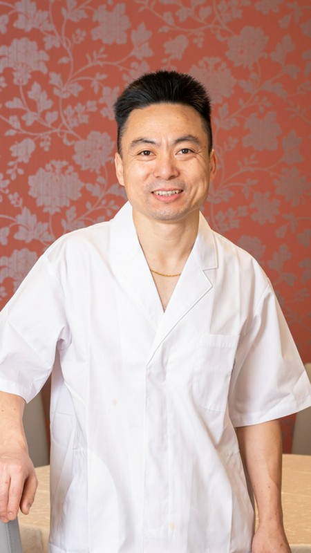 汪　新利 氏