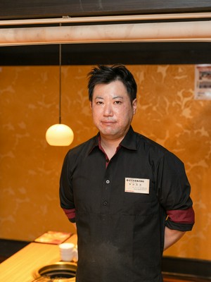 秋山　高徳 氏