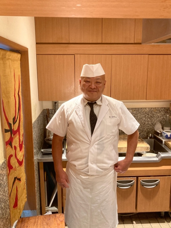 山岸　忍 氏